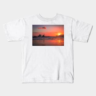 Waves crashing into rock at sunset Kids T-Shirt